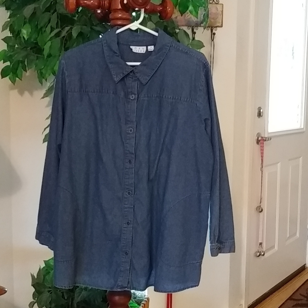 EUC Joan Rivers denim shirt